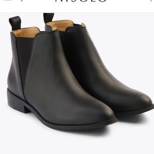 Nisolo Classic Chelsea Commuter Boots Black/Rubber Leather Size 6.5